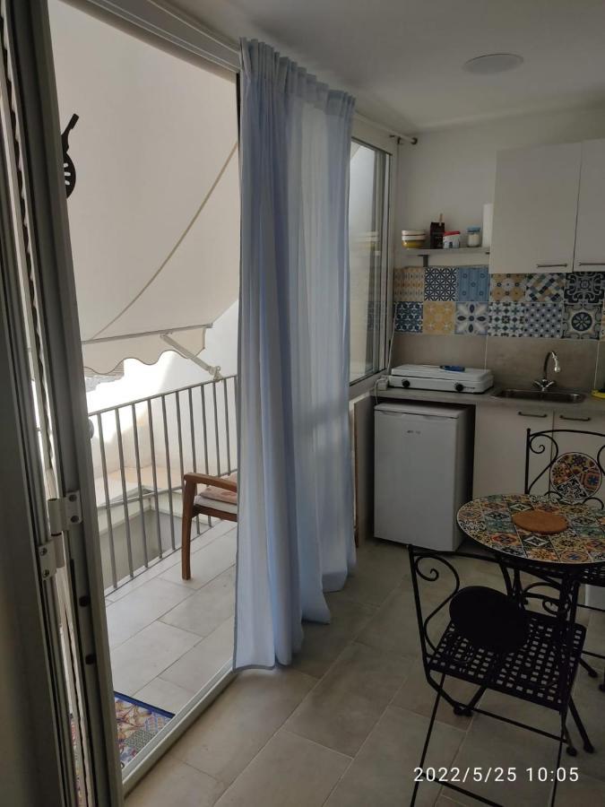 Deni'S Apartments Per 2 Con Veranda Balcone Сиракузы Экстерьер фото