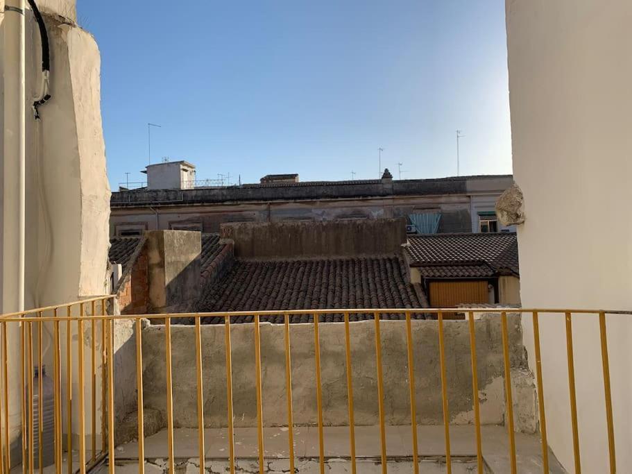 Deni'S Apartments Per 2 Con Veranda Balcone Сиракузы Экстерьер фото