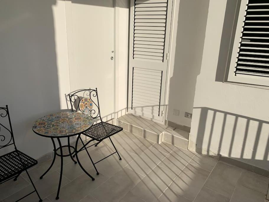 Deni'S Apartments Per 2 Con Veranda Balcone Сиракузы Экстерьер фото
